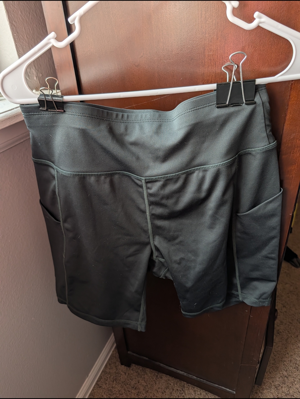 Black High-Waist Athletic Bike Shorts with Side Pockets